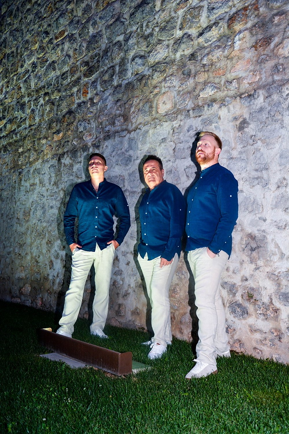 Trio Mirakul svira uživo