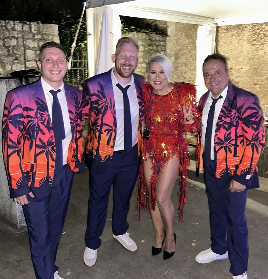 Trio Mirakul iza pozornice